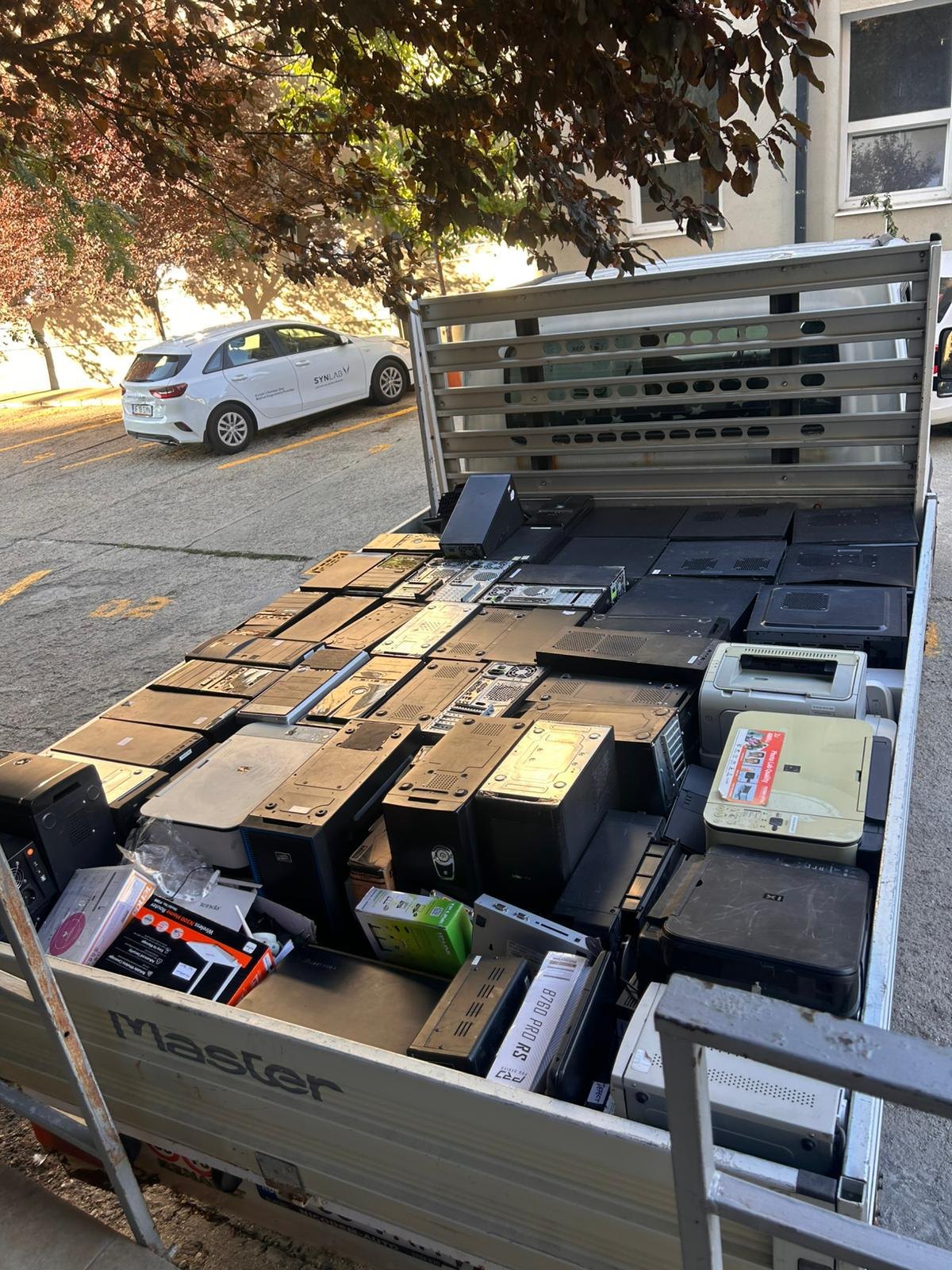 Colectare echipamente IT de la sediul clientului
